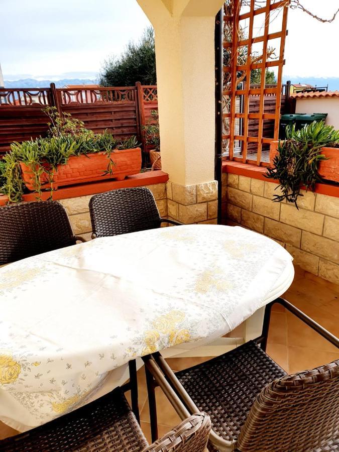 Edith'S Olive Garden Vir Exterior foto